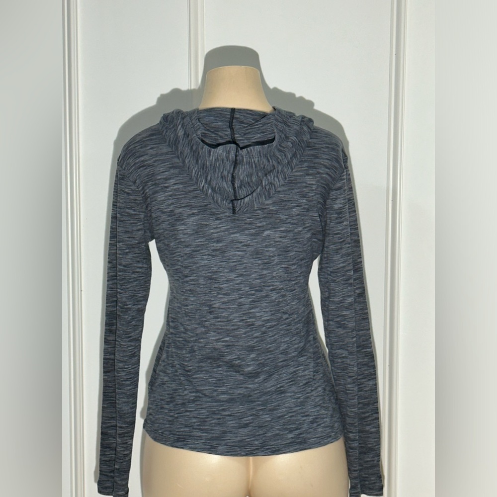 Columbia Hooded Long Sleeve
Gray Shirt Size Médium - Picture 3 of 4